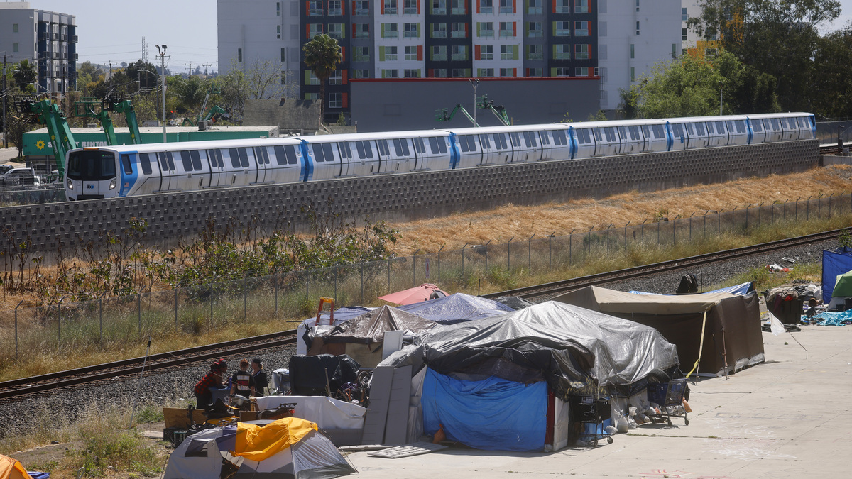 A BART train heads north past a homeless encampment near Washington Boulevard and Osgood Road in Fremont, California, on Thursday, April 2, 2026. (Nhat V. Meyer/Bay Area News Group/TNS)