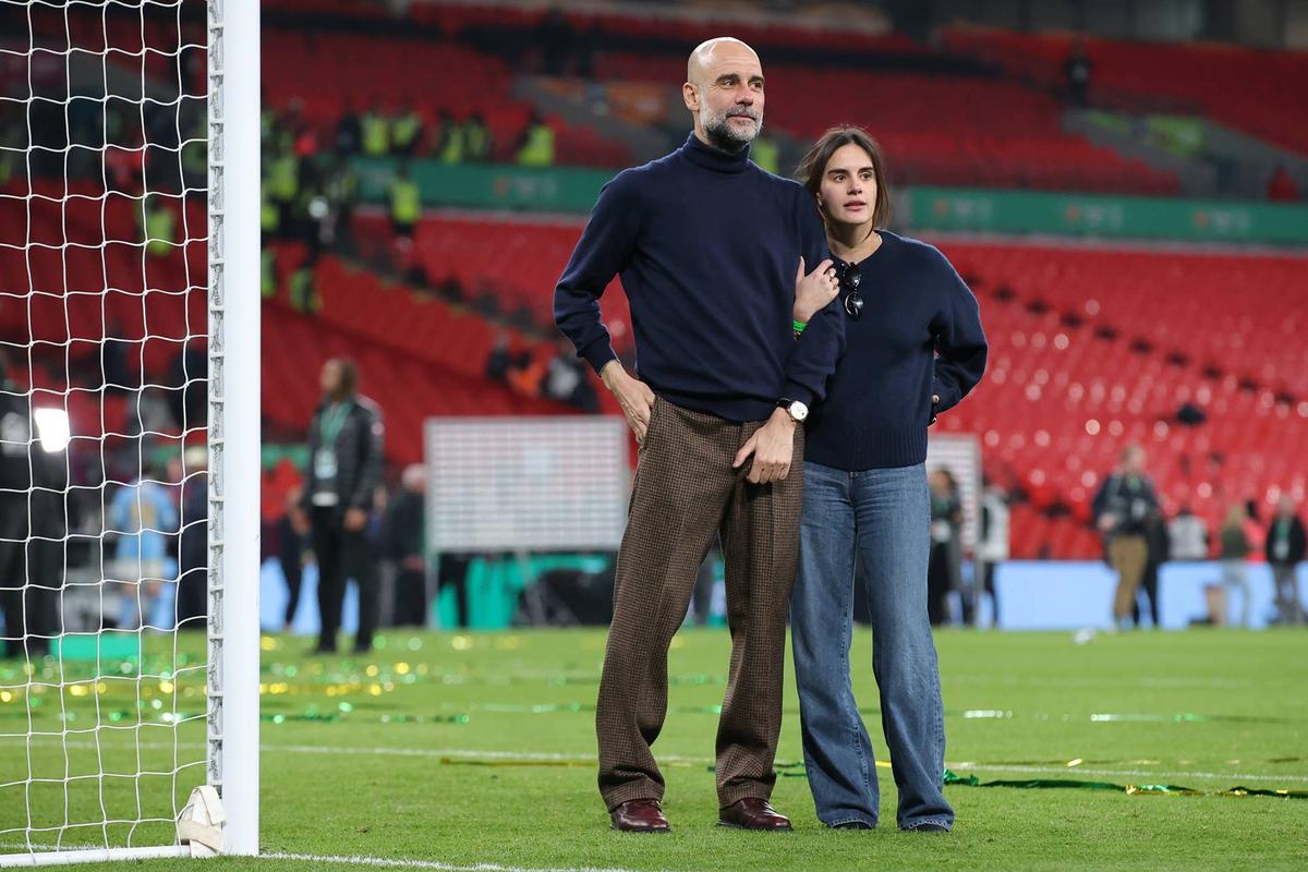  Josep 'Pep' Guardiola, head coach of Manchester City, embraces daughter Maria after the Carabao Cup Final match Arsenal and between Manchester City at Wembley Stadium on March 22, 2026 in London, England. (Photo by James Gill - Danehouse/Getty Images) Photo by James Gill - Danehouse/Getty Images