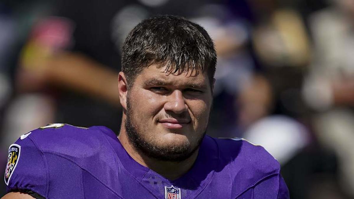  Sep 14, 2025; Baltimore, Maryland, USA; Baltimore Ravens center Tyler Linderbaum (64) before the game against the Cleveland Browns at M&T Bank Stadium. Mandatory Credit: Mitch Stringer-Imagn Images | Mitch Stringer-Imagn Images 