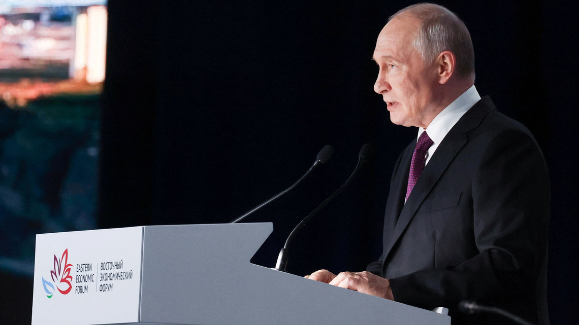 Putin cites chance of peace deal, Zelenskiy says US negotiators to visit both countries 
