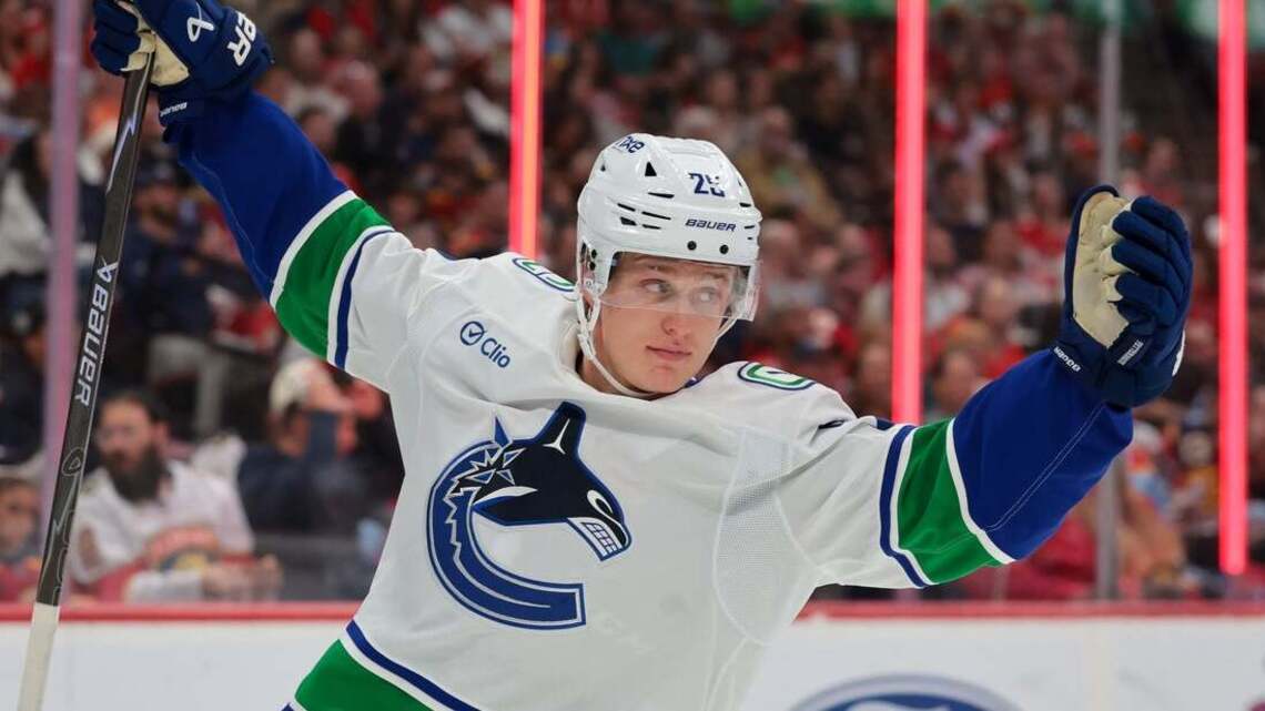 Brady Tkachuk caps 2nd straight hat trick in OT as Panthers top Canucks 