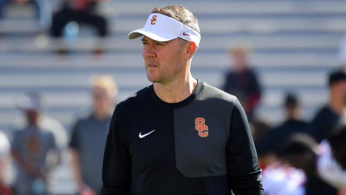  Sep 27, 2025; Champaign, Illinois, USA; Southern California Trojans head coach Lincoln Riley before an NCAA football game with the Illinois Fighting Illini at Memorial Stadium. Mandatory Credit: Ron Johnson-Imagn Images | Ron Johnson-Imagn Images 