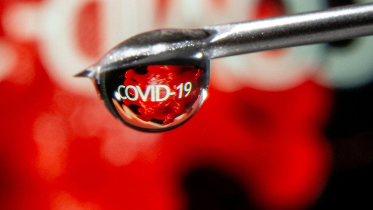 FILE PHOTO: The word "COVID-19" is reflected in a drop on a syringe needle in this illustration taken November 9, 2020. REUTERS/Dado Ruvic/Illustration/File Photo