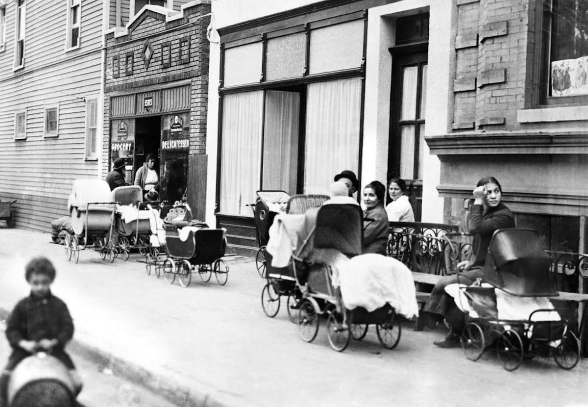  Women with children outside the first birth control clinic in the U.S., in Brooklyn, New York, in 1916. Circa Images/GHI/Universal History Archive via Getty Images 