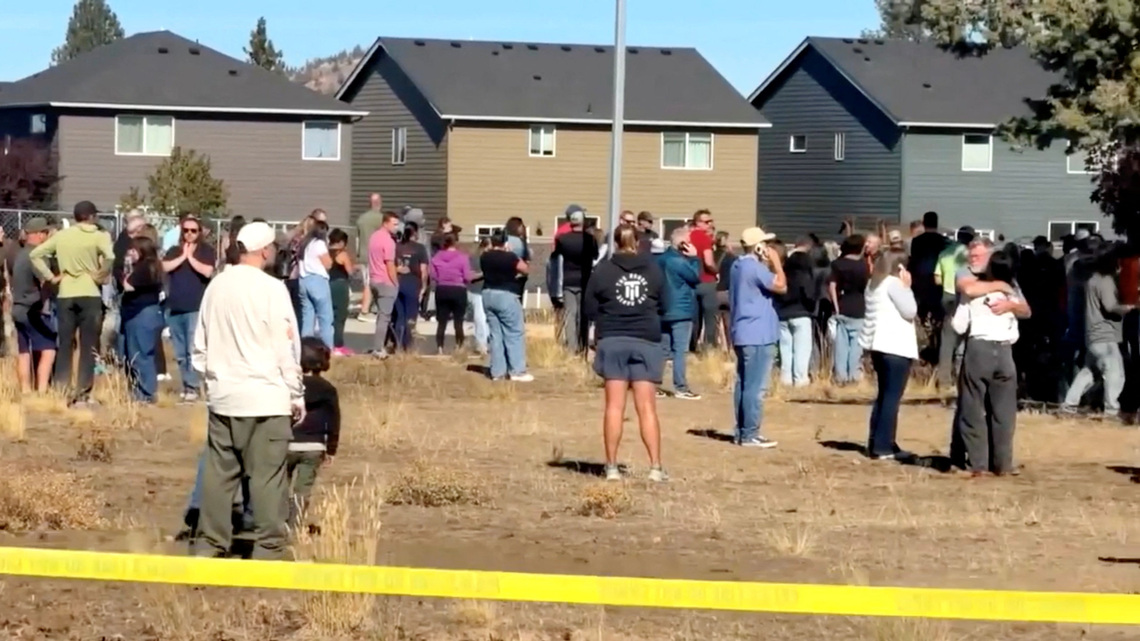 Teen gunman kills three children, teacher at Oregon elementary school 