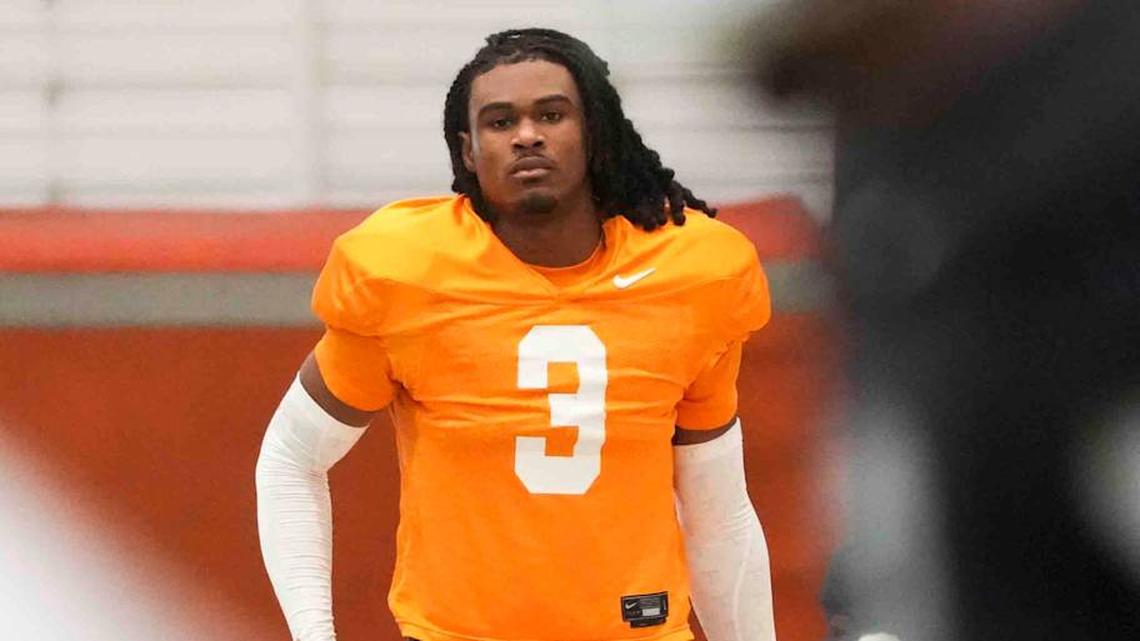 Tennessee defensive back Jermod McCoy (3) warms up during a Tennessee football practice, Tuesday, Dec. 17, 2024. | Caitie McMekin/News Sentinel / USA TODAY NETWORK via Imagn Images 