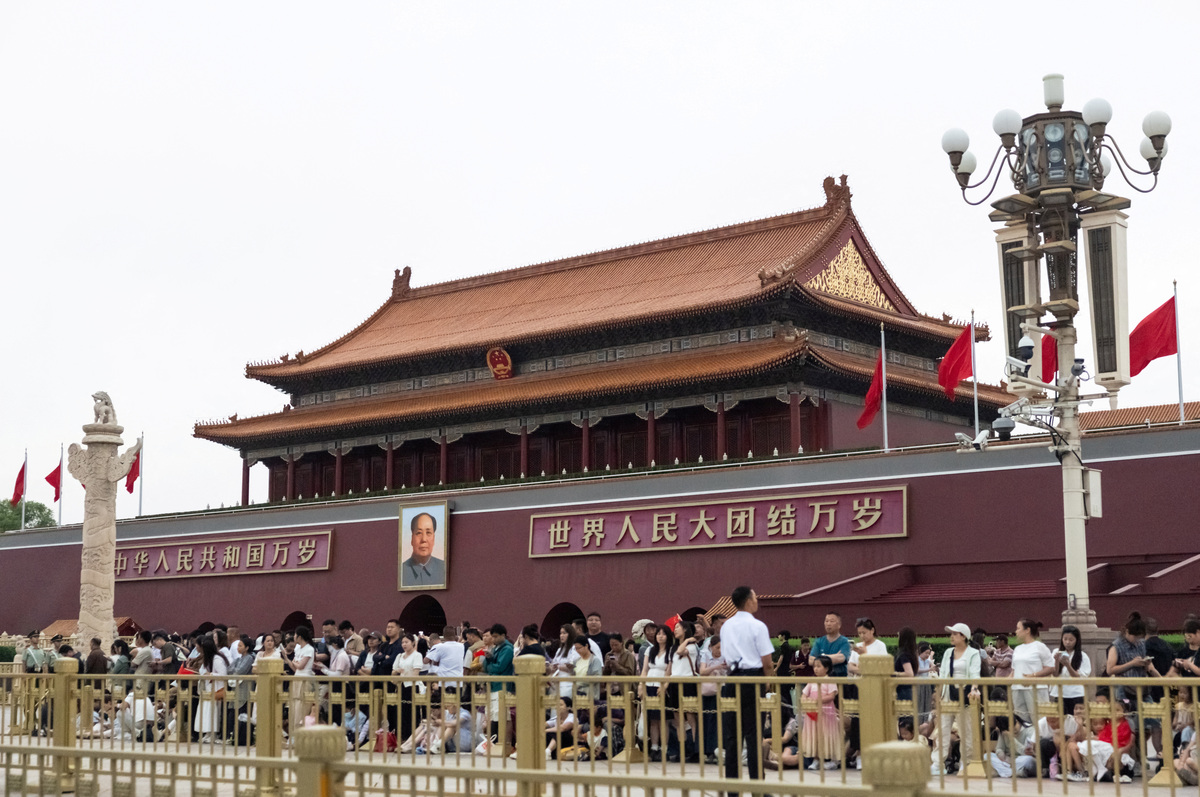 People gather next to Tiananmen Gate in Beijing, China, June 3, 2026. REUTERS/Maxim Shemetov
