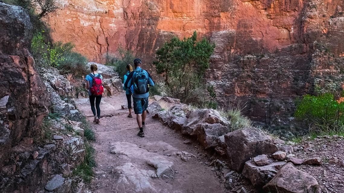 5 budget-friendly ways to travel this summer 