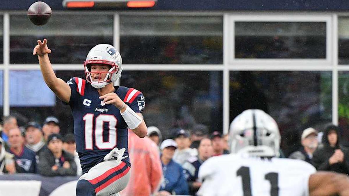  Sep 7, 2025; Foxborough, Massachusetts, USA; New England Patriots quarterback Drake Maye (10) throws the ball against the Las Vegas Raiders during the second half at Gillette Stadium. Mandatory Credit: Bob DeChiara-Imagn Images | Bob DeChiara-Imagn Images 