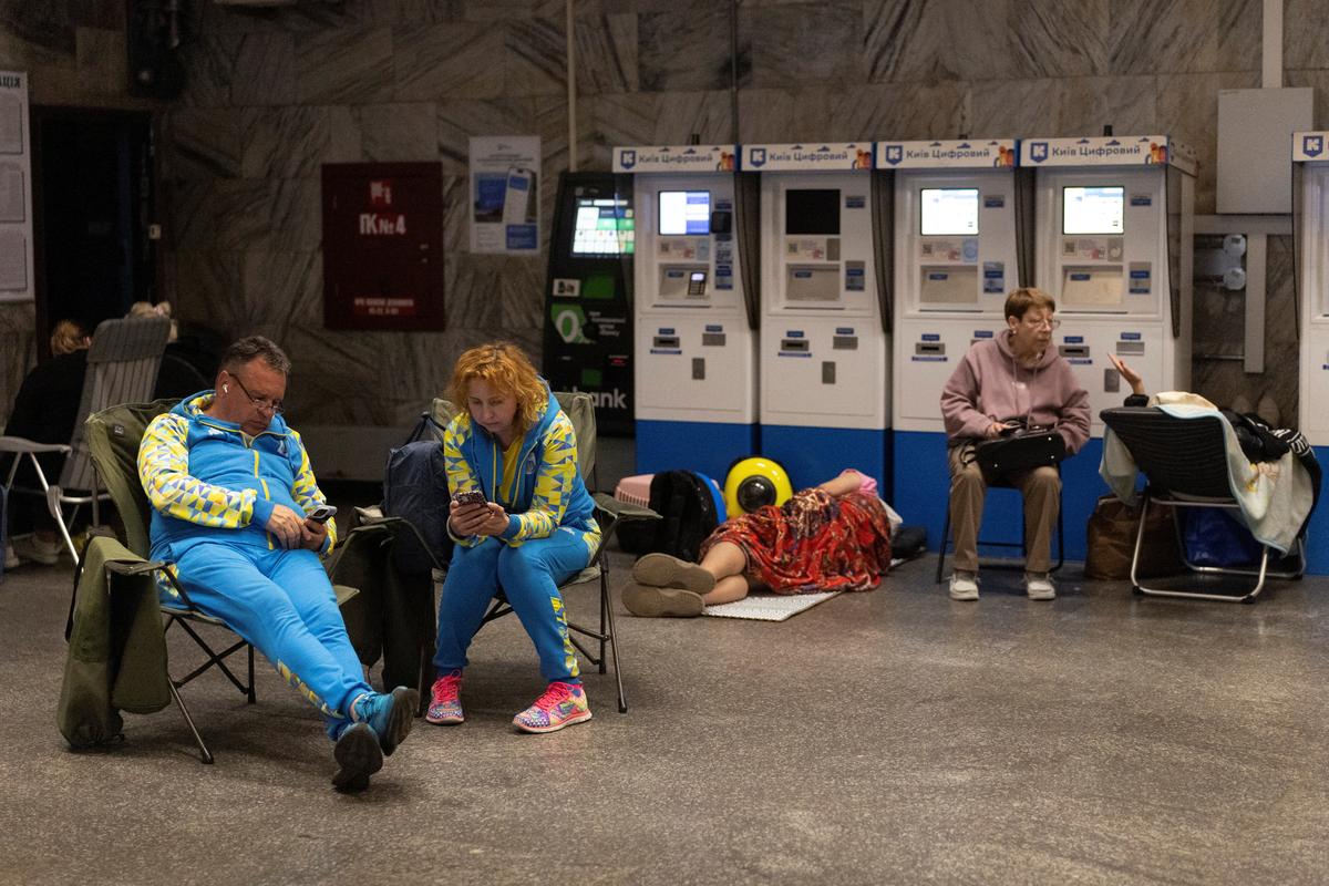 People shelter in a metro station during Russian missile and drone attacks, amid Russia's attack on Ukraine, in Kyiv, Ukraine May 24, 2026. REUTERS/Thomas Peter