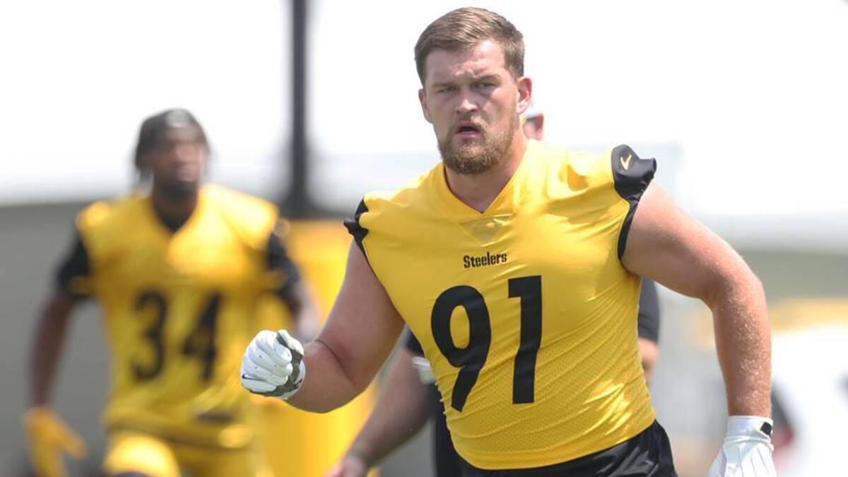  Jul 24, 2025; Latrobe, PA, USA; Pittsburgh Steelers defensive lineman Logan Lee (91) participates in drills during training camp at Saint Vincent College. Mandatory Credit: Charles LeClaire-Imagn Images | Charles LeClaire-Imagn Images 