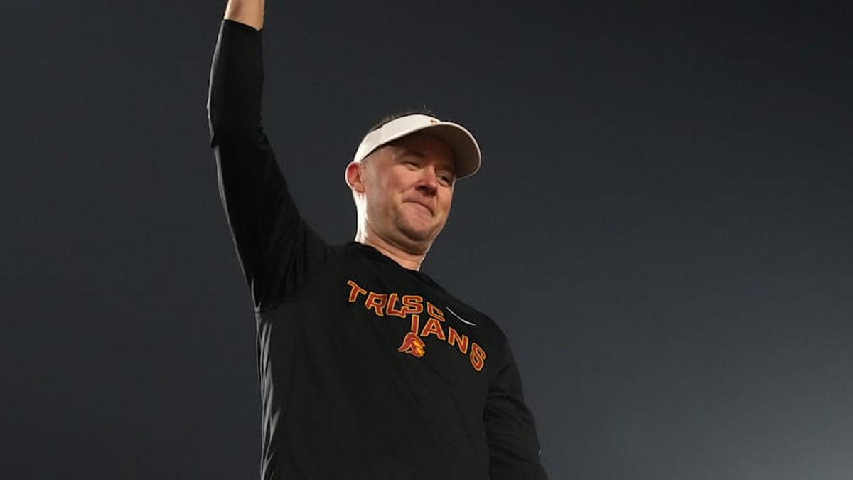 Nov 29, 2025; Los Angeles, California, USA; Southern California Trojans head coach Lincoln Riley leads the Spirit of Troy marching band in a rendition of Tribute to Troy after teh game against the UCLA Bruins at United Airlines Field at Los Angeles Memorial Coliseum. Mandatory Credit: Kirby Lee-Imagn Images | Kirby Lee-Imagn Images 