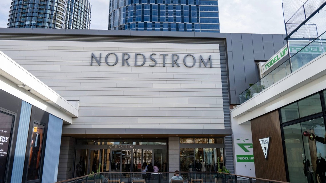 This 5-Star Pet Car Seat From Nordstrom Doubles as a Carrier So Your Dog Is Cozy on the Road and at the Destination 