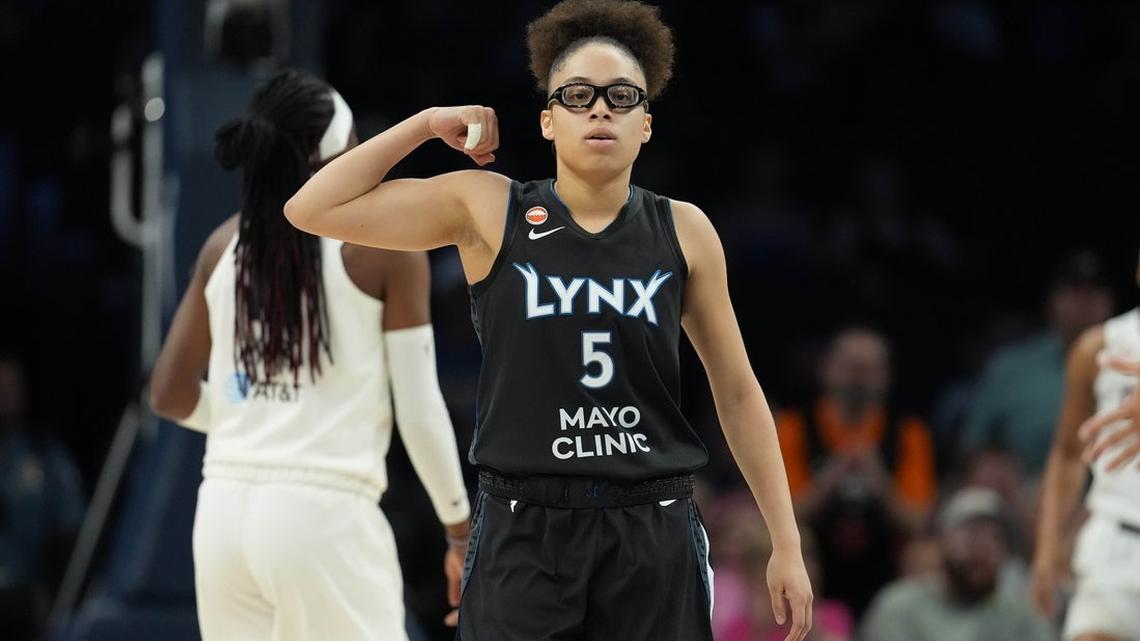 Lynx pull away in third quarter, power past Dream 