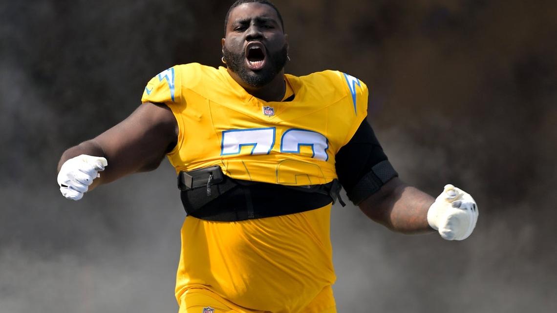 Chargers release G Mekhi Becton, TE Will Dissly 