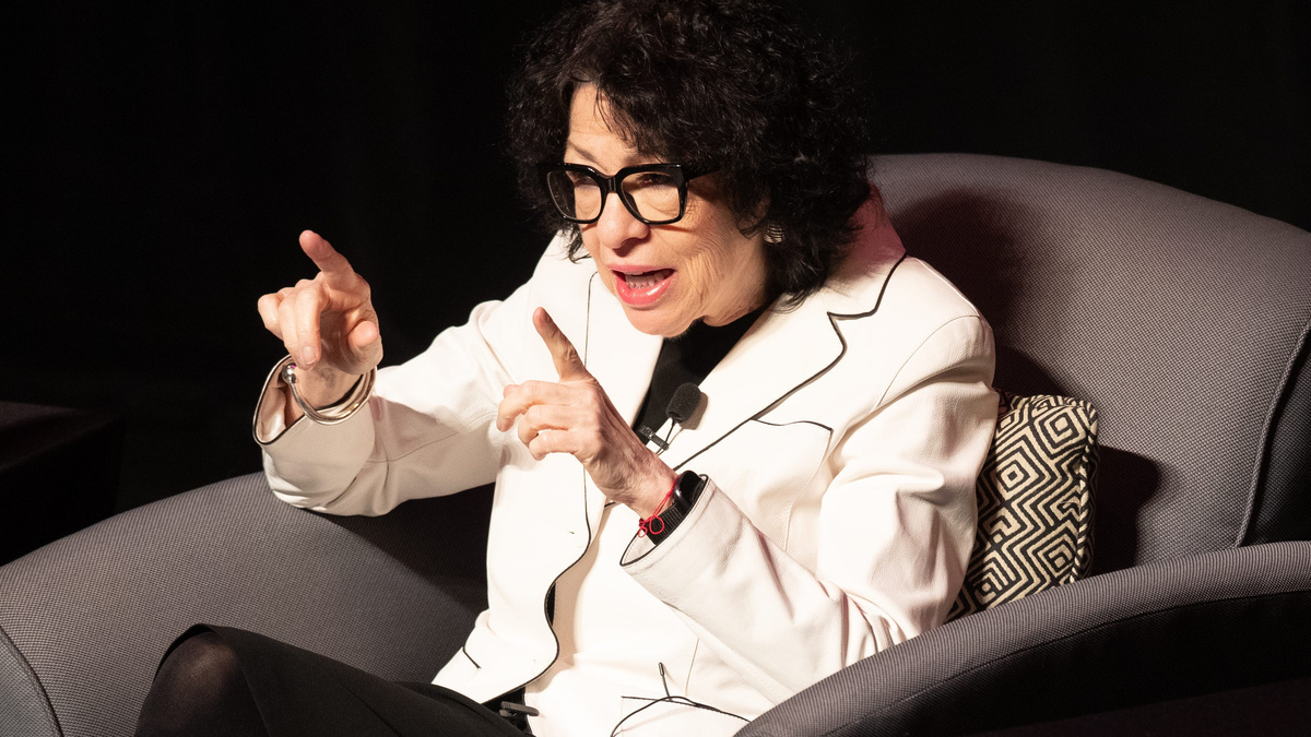 'Learn to disagree respectfully,' SCOTUS justice tells Kansas students ...