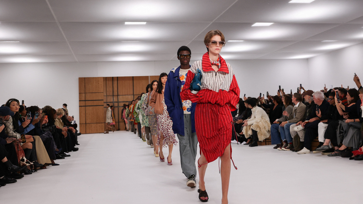 Burberry shows embroidered trench coats and flowery skirt suits for summer 2027