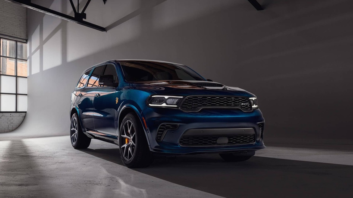 Dodge Keeps the Aging Durango Fresh With a Sinister New Color