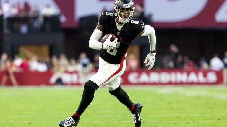 Falcons agree on 3-year, $54M deal with TE Kyle Pitts