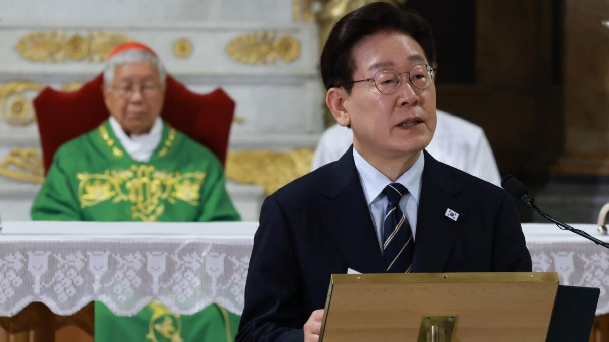 South Korean President Lee Jae Myung said Sunday that the "ember of hope" for dialogue and cooperation with North Korea still exists. Lee made the remark during a speech at a mass held at the Basilica of Saint Paul Outside the Walls in Rome. Photo by Yonhap