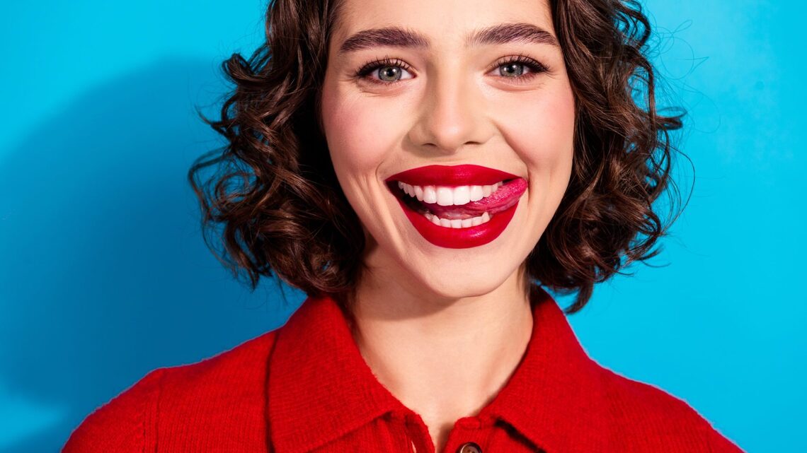 The Vintage Curly Bob Is Making a Comeback, and It’s Full of Old Hollywood Glamour
