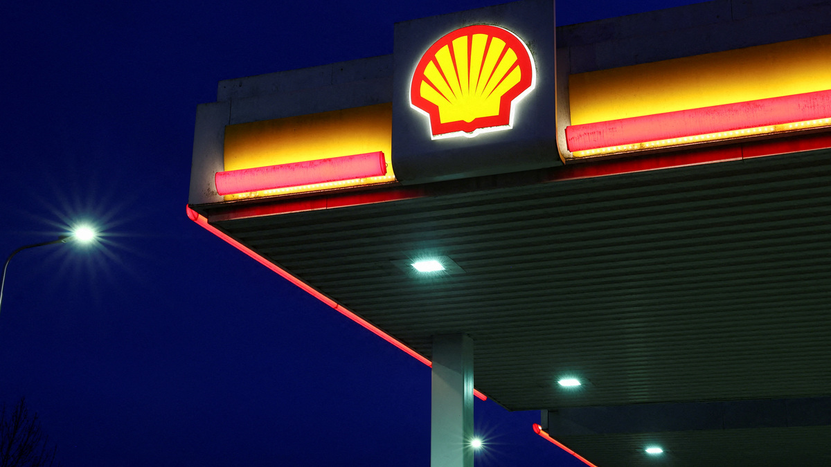 Shell beats expectations with $10.8 billion profit, hikes buybacks ...