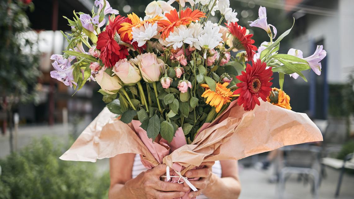 Save Up to 30% on Flowers and Gifts During the ‘Make Mom Proud' Sale at 1-800-Flowers 