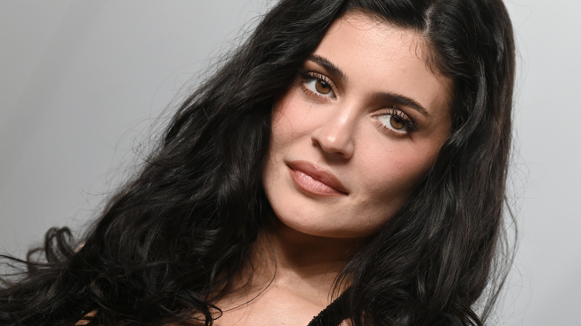 The $7 Brow Gel Kylie Jenner Uses for Fluffy, Face-Framing Brows 