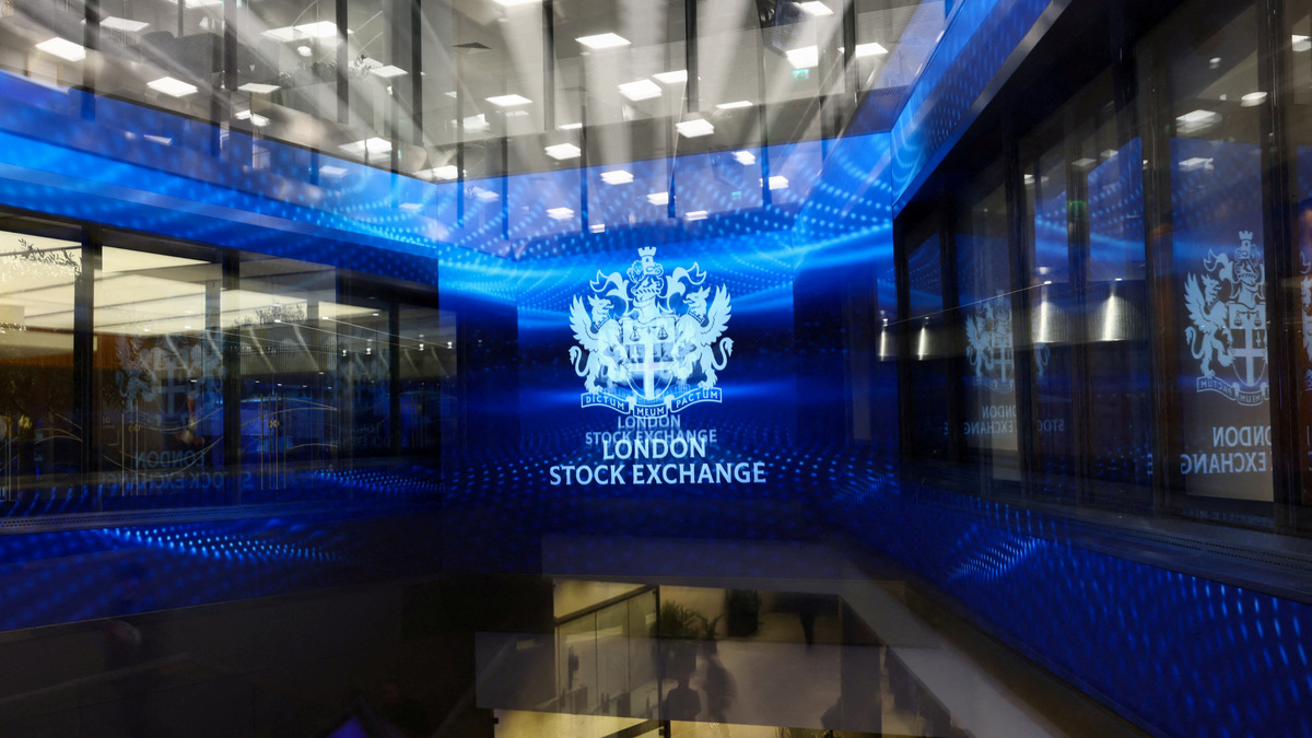 FILE PHOTO: A screen displays the logo of the London Stock Exchange at their headquarters in London, Britain January 19, 2026. REUTERS/Jack Taylor/File Photo