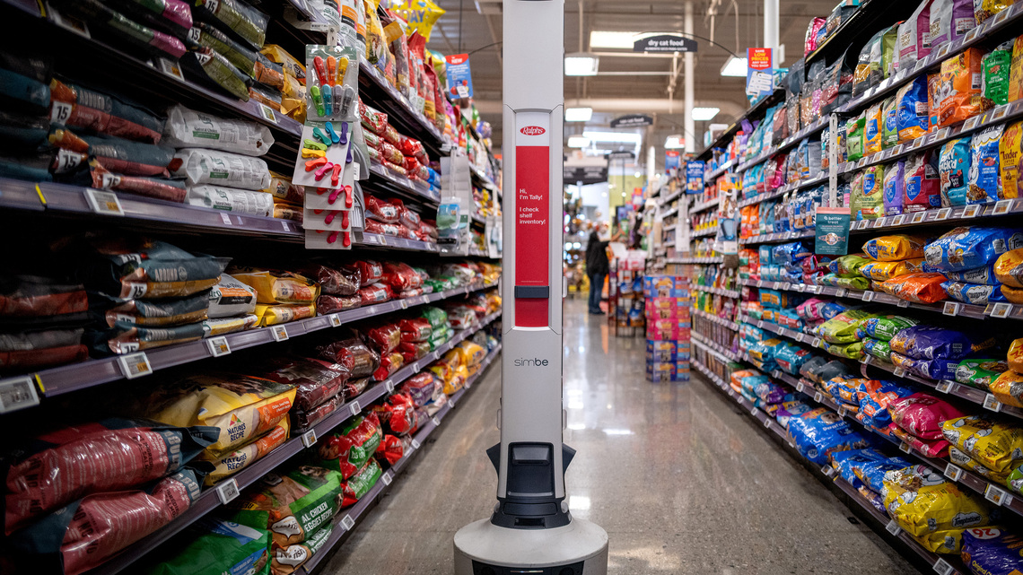 AI robots are roaming LA grocery store aisles. Shoppers and workers are worried 