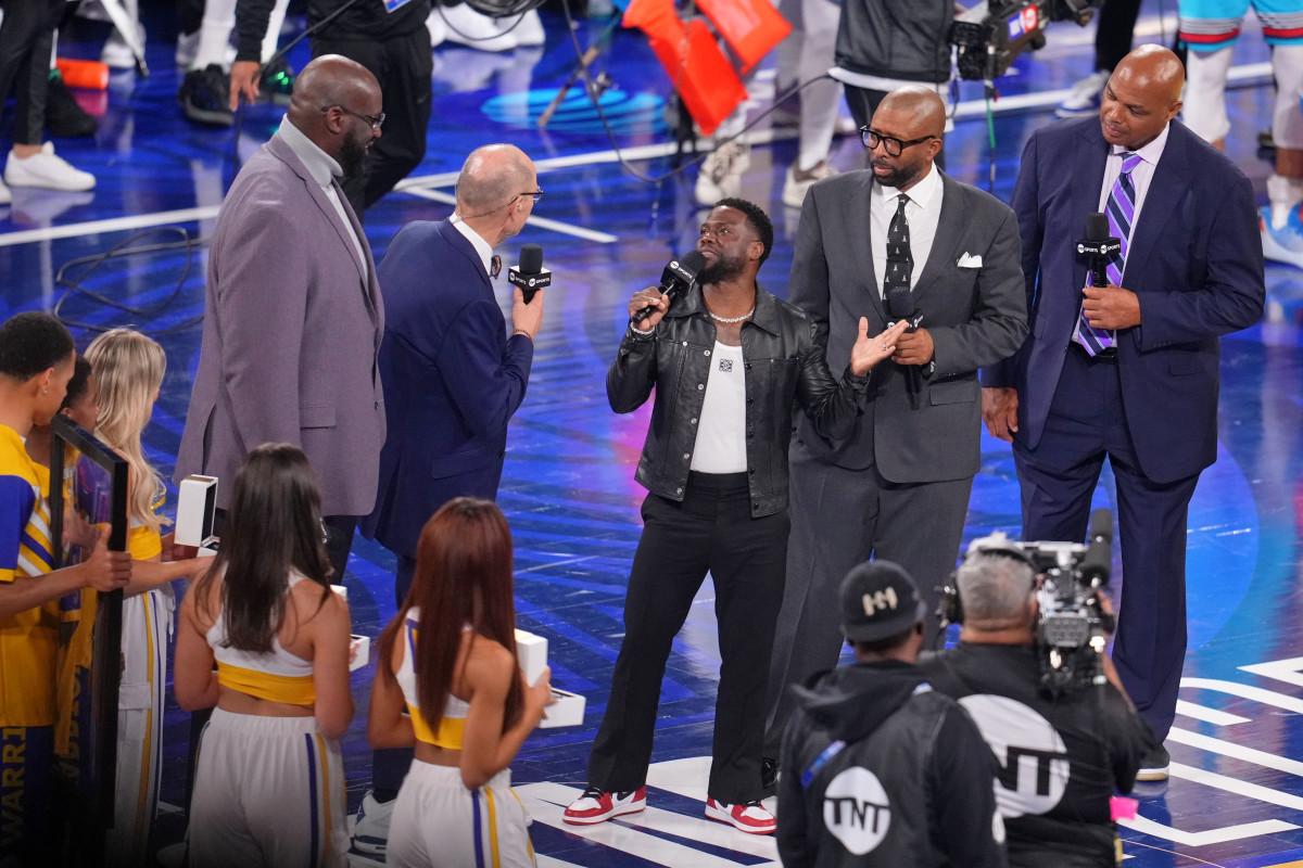  The Inside the NBA crew surrounds Kevin Hart (C) at the 2025 All-Star Game.  © Cary Edmondson-Imagn Images 
