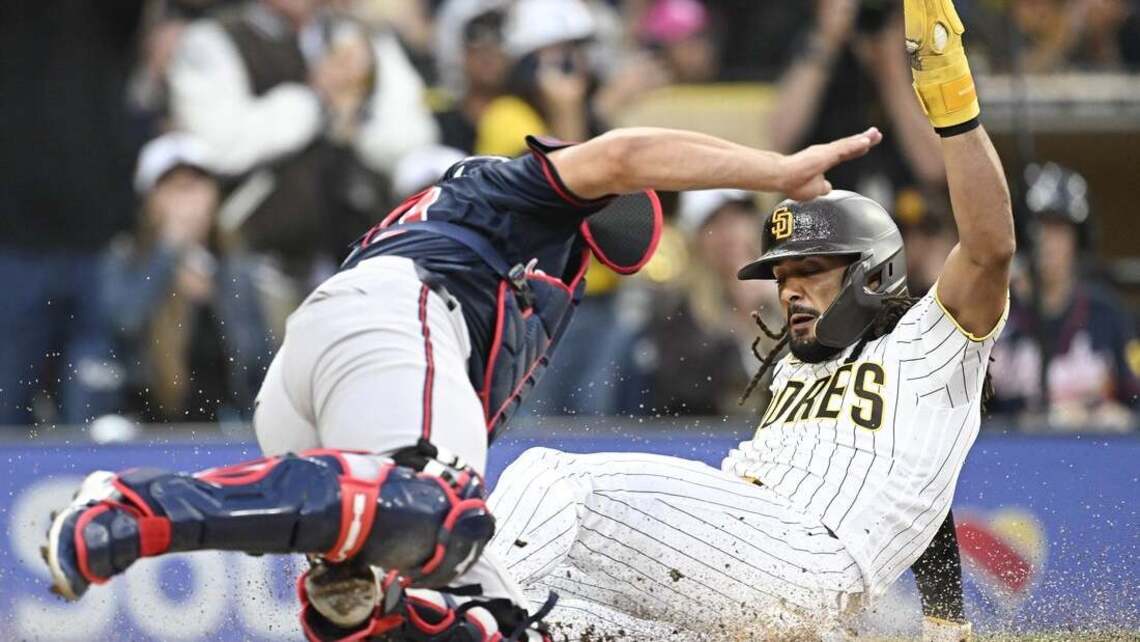 Padres edge Braves on Manny Machado's 10th-inning single 