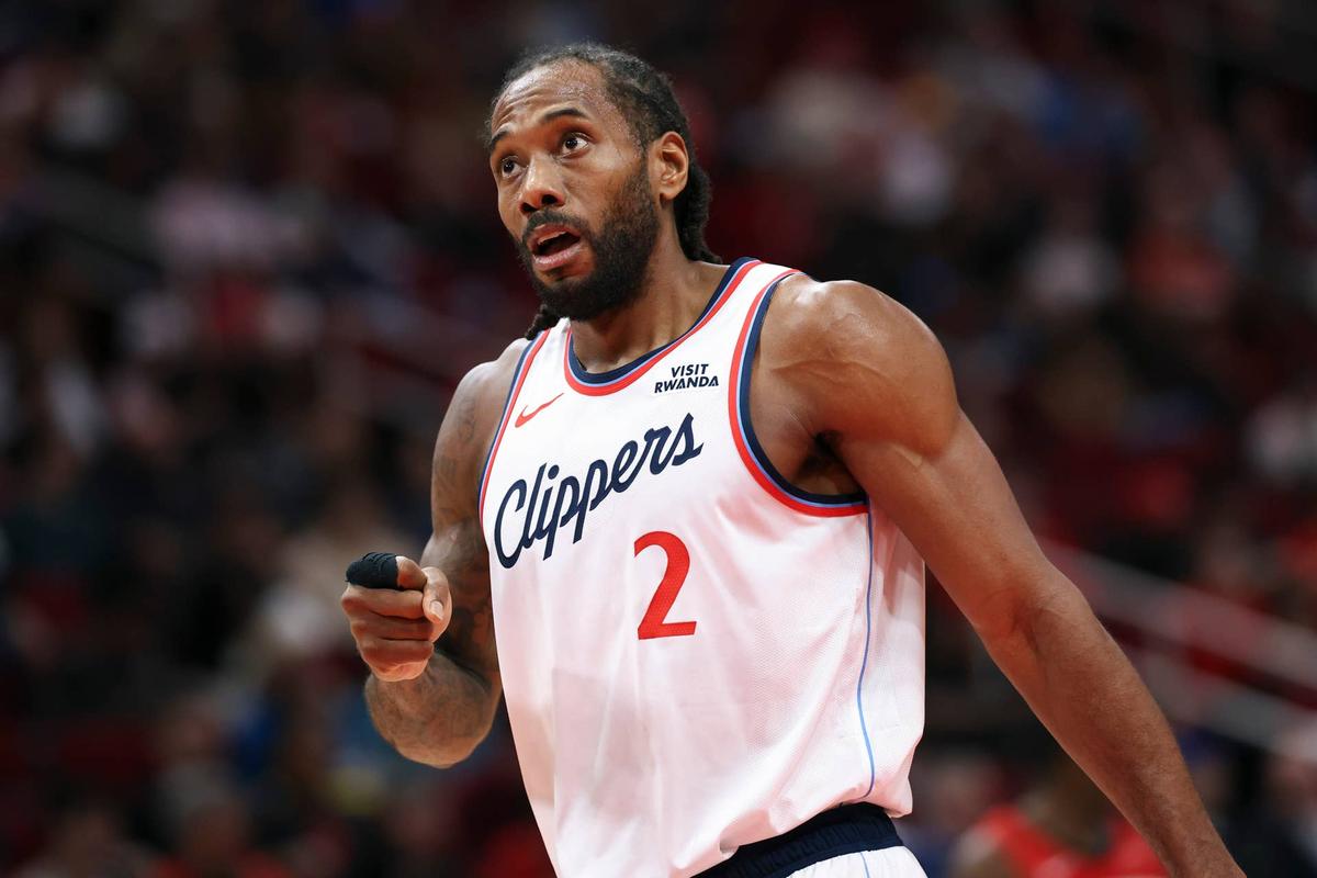  Kawhi Leonard's consistent per-game output contrasts sharply with managed workloads, requiring careful roster construction around missed time. © Troy Taormina-Imagn Images