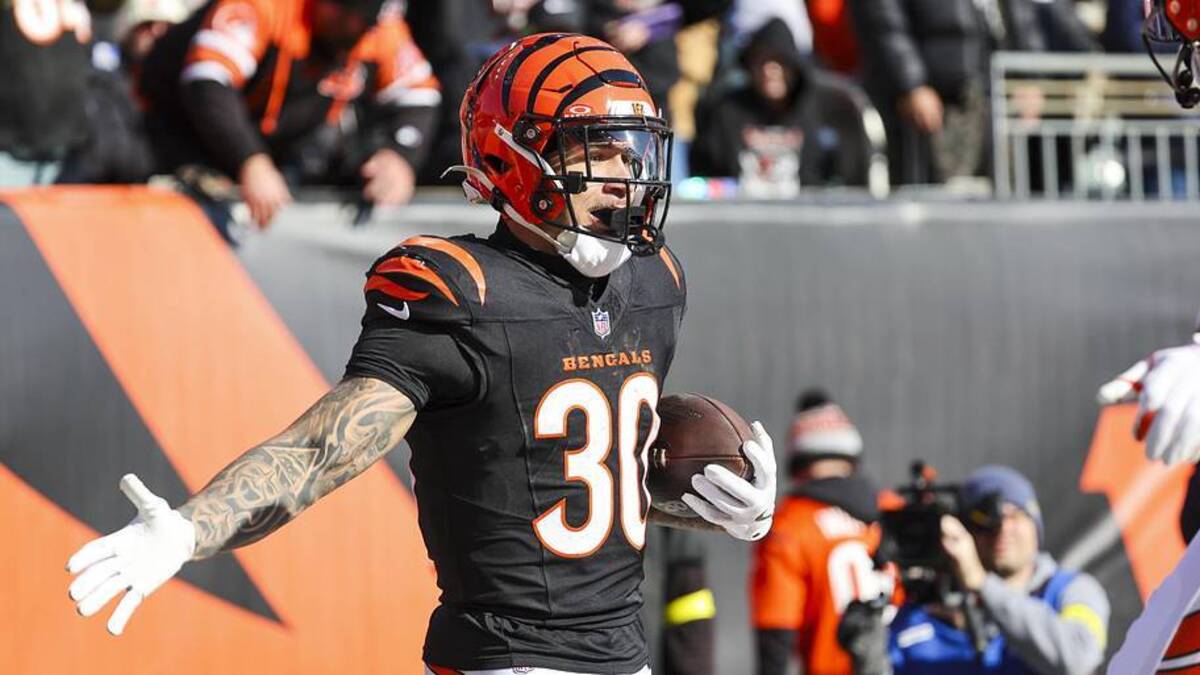  Jan 4, 2026; Cincinnati, Ohio, USA; Cincinnati Bengals running back Chase Brown (30) celebrates after catching a touchdown pass against the Cleveland Browns during the first quarter at Paycor Stadium. Mandatory Credit: Joseph Maiorana-Imagn Images | Joseph Maiorana-Imagn Images 