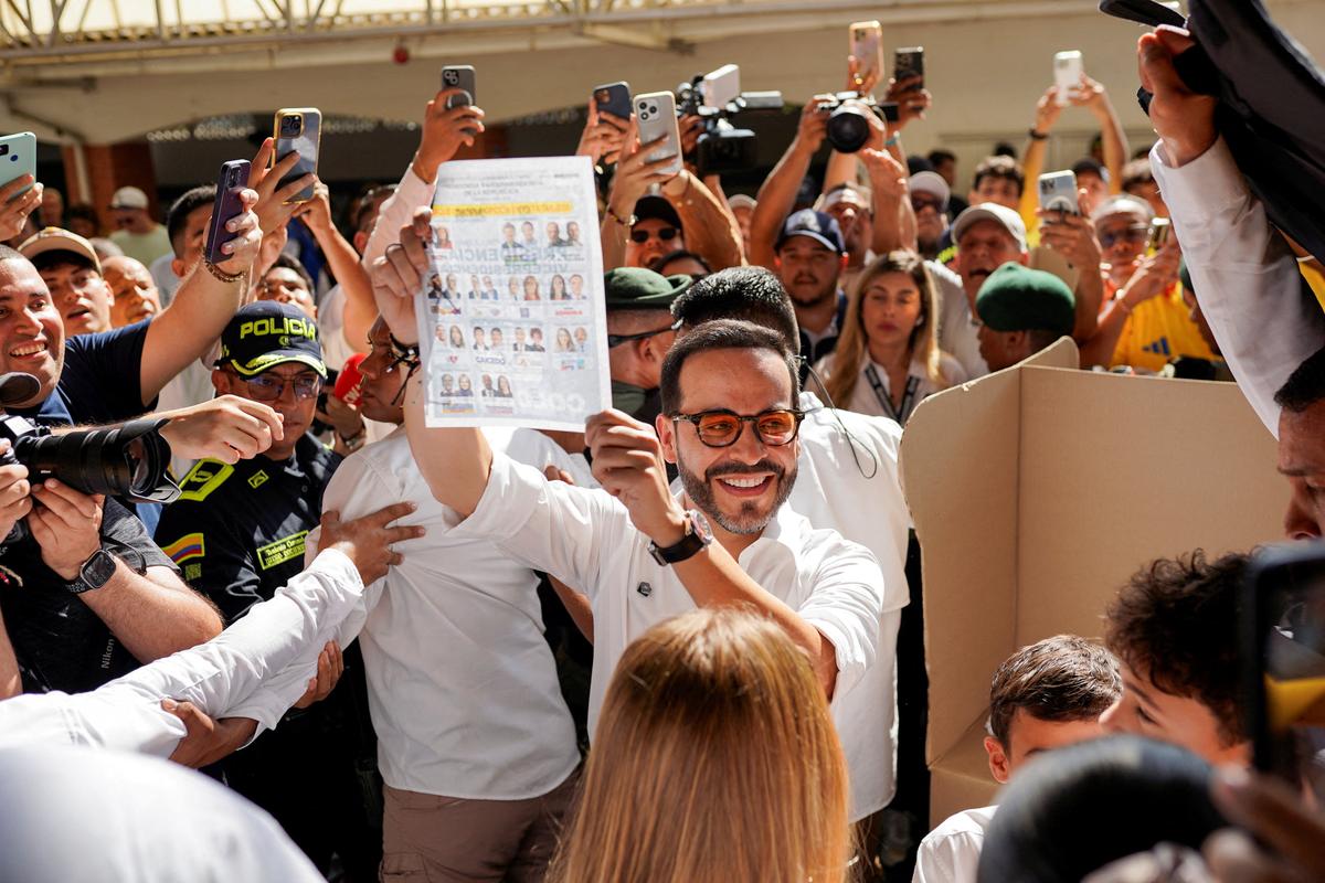 Colombian presidential candidate Abelardo De La Espriella of the right-wing political movement Defenders of the Homeland displays his ballot at a polling station during the first round of the presidential election in Barranquilla on Sunday.