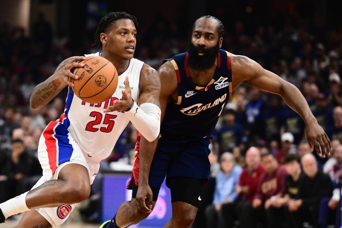  Detroit Pistons guard Marcus Sasser (25) drives to the basket against Cleveland Cavaliers guard James Harden (1). 
