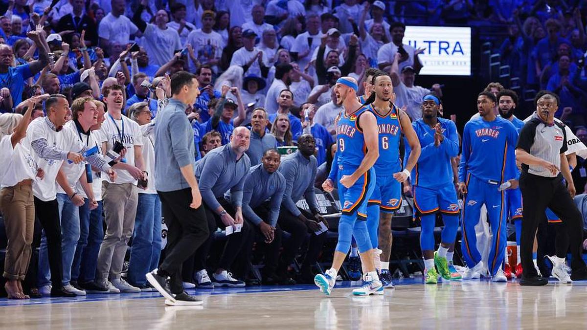  Thunder guard Alex Caruso reacts to a play during the second quarter against the Spurs. | Alonzo Adams-Imagn Images 