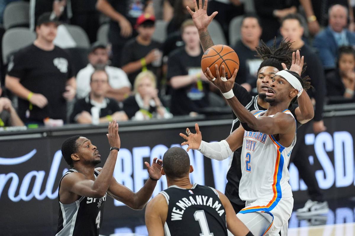 Oklahoma City Thunder guard Shai Gilgeous-Alexander shoots the ball against the San Antonio Spurs. Dustin Safranek-Imagn Images