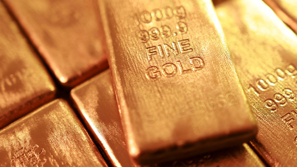 Venezuela, opposition faction weighing deal to move $4 billion in gold to US from UK, sources say