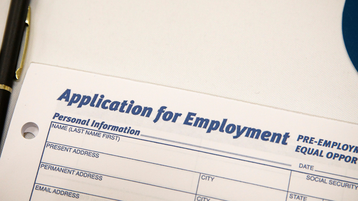 US weekly jobless claims rise marginally amid low layoffs | Sacramento Bee