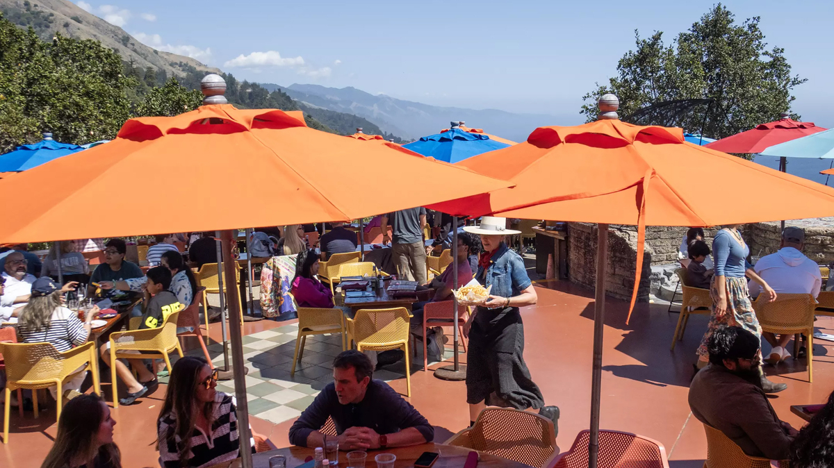 A lunch crowd dines at popular restaurant Nepenthe. (Myung J. Chun/Los Angeles Times/TNS)