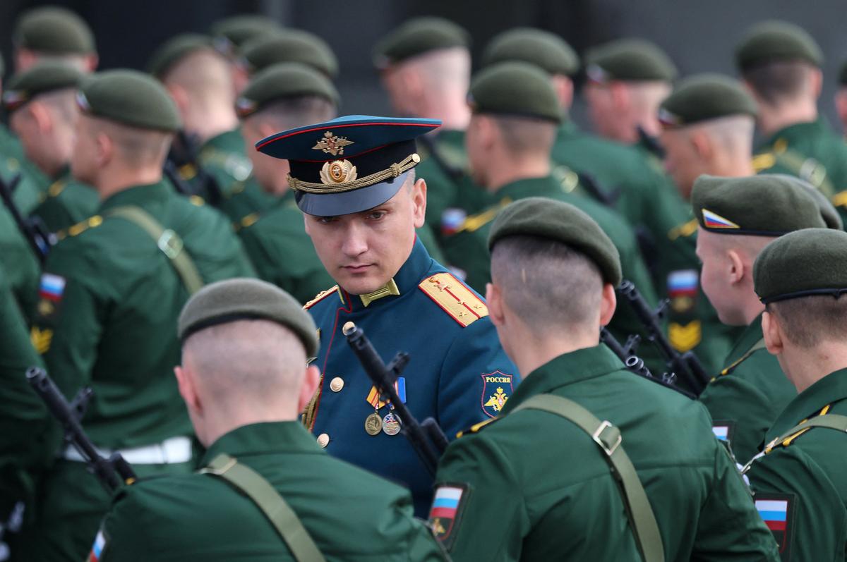 Russian service members line up before a military parade on Victory Day, marking the 81st anniversary of the victory over Nazi Germany in World War Two, in central Moscow, Russia, May 9, 2026. REUTERS/Anastasia Barashkova