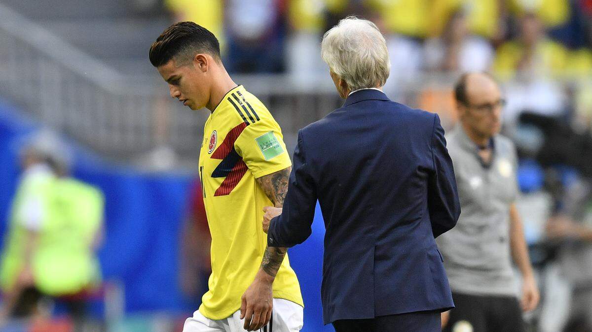 James Rodríguez deja el campo de juego en un partido entre Colombia y Senegal en la Copa del Mundo, celebrado el 28 de junio de 2018 en Samara, Rusia.