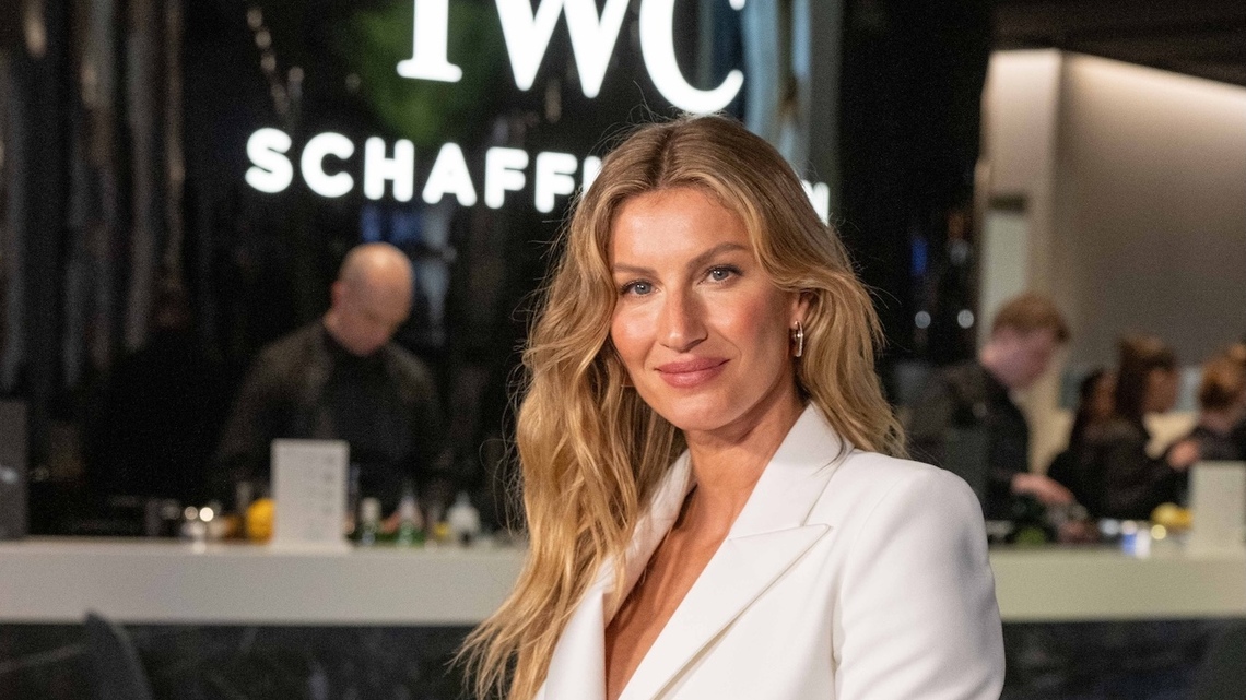 Gisele Bündchen, 46, Rocks Pink Lingerie at Victoria's Secret Fashion Show 