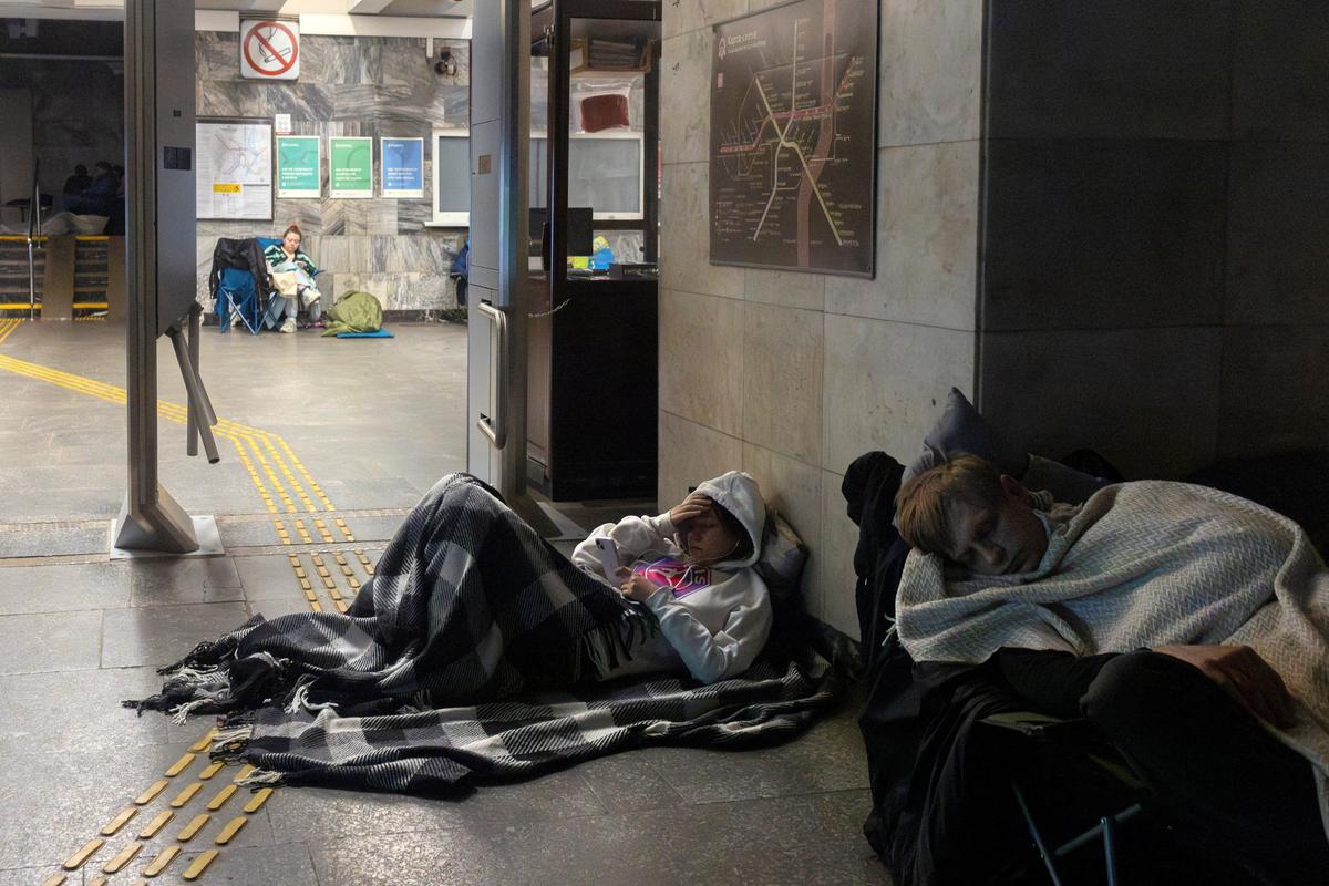 People shelter in a metro station during a Russian drone attack, amid Russia's attack on Ukraine, in Kyiv, Ukraine May 14, 2026. REUTERS/Thomas Peter