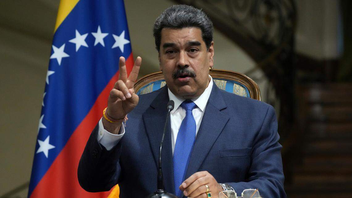 Foto de archivo. El presidente venezolano Nicolás Maduro habla en una conferencia de prensa el 11 de junio de 2022 en en el Palacio Saadabad de Teherán, Irán.