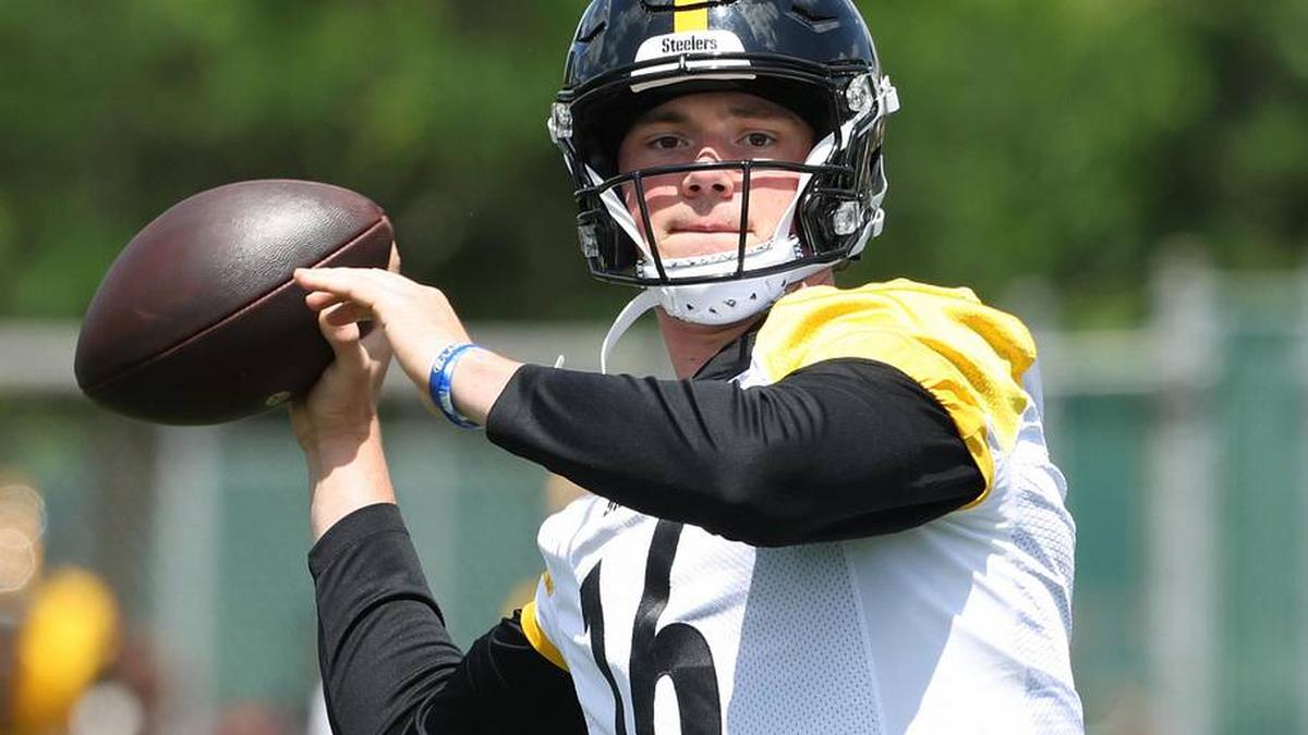  May 28, 2026; Pittsburgh, PA, USA; Pittsburgh Steelers quarterback Drew Allar (16) participates in OTA drills at the UPMC Rooney Sports Complex. Mandatory Credit: Charles LeClaire-Imagn Images | Charles LeClaire-Imagn Images 