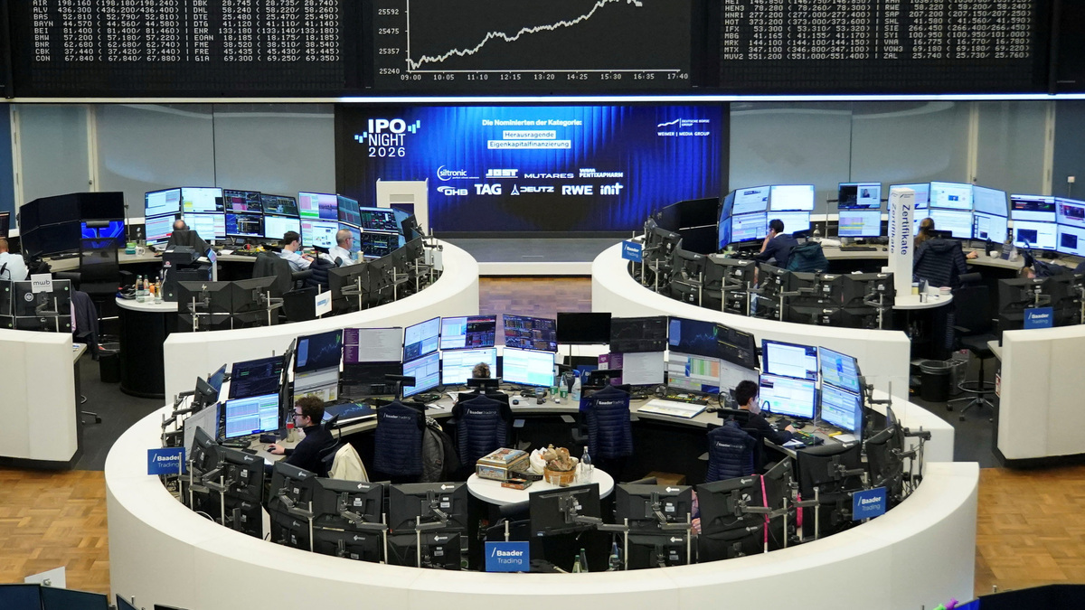 Europe's STOXX 600 slips as mixed earnings and rising oil sour mood ...