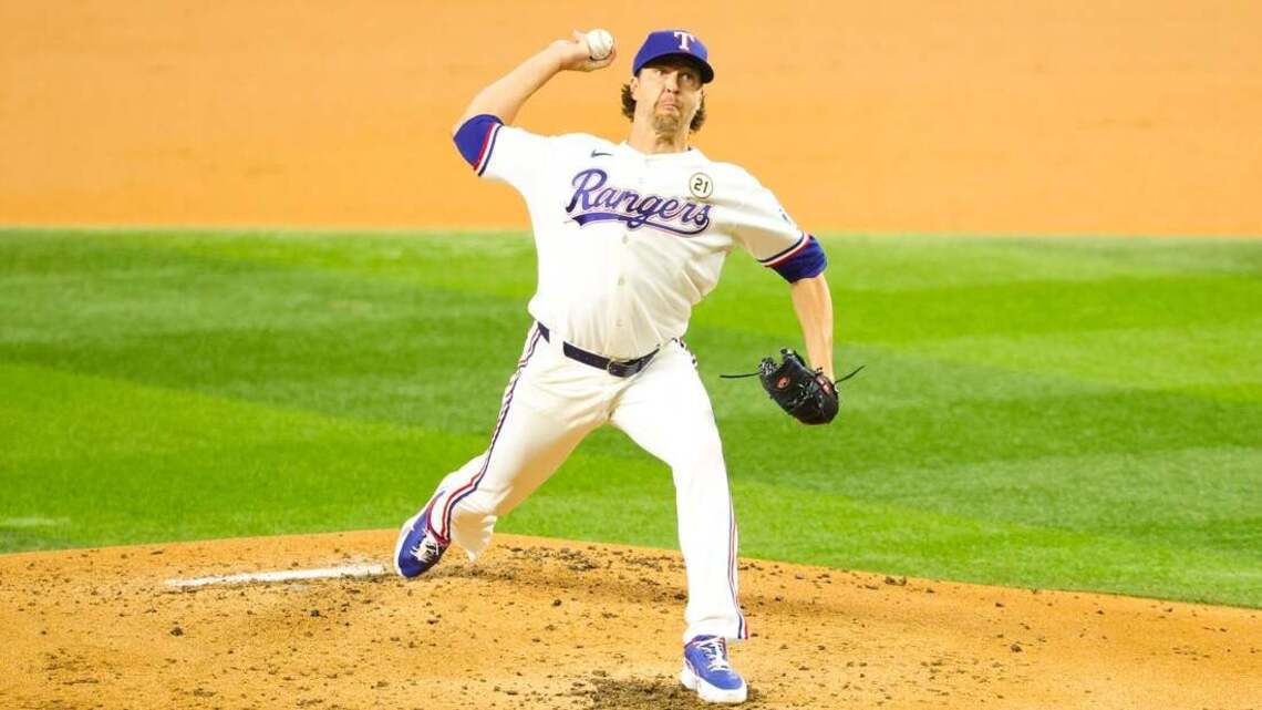 Jacob deGrom fans 8 as Rangers hold off Red Sox