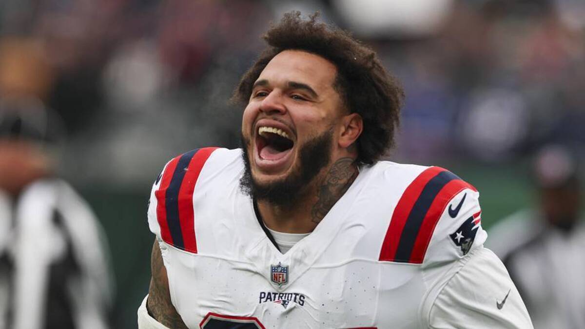  Dec 28, 2025; East Rutherford, New Jersey, USA; New England Patriots defensive tackle Cory Durden (94) reacts at the end of the half against the New York Jets at MetLife Stadium. Mandatory Credit: Vincent Carchietta-Imagn Images | Vincent Carchietta-Imagn Images 